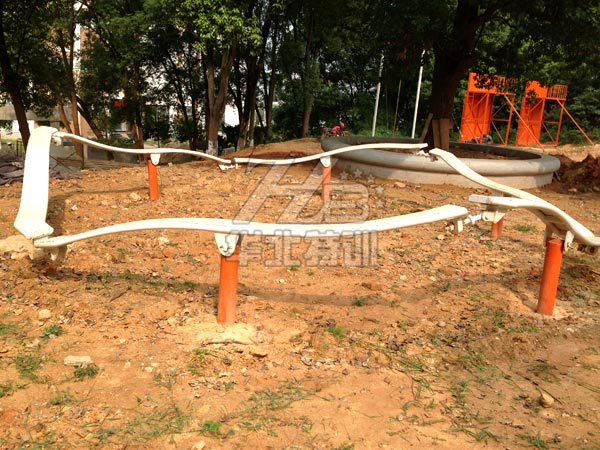 ���L����